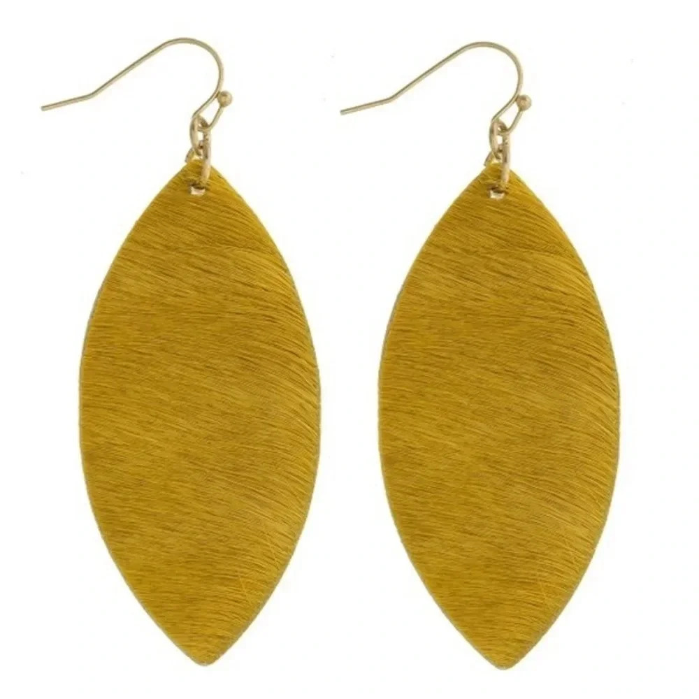 Boutique NWT Cowhide finish pointed oval drop earrings Western boho